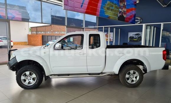 Buy Used Nissan Navara White Car in Beitbridge in Matabeleland South