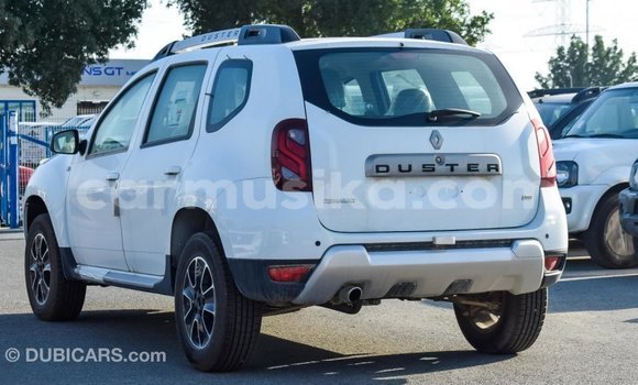 Nunua Imported Renault Duster Nyeupe Gari ndani ya Import - Dubai nchini Harare
