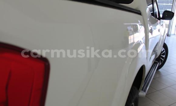Nunua Ilio tumika Nissan Navara Nyeupe Gari ndani ya Beitbridge nchini Matabeleland Kusini Nunua Ilio tumika Nissan Navara Nyeupe Gari ndani ya Beitbridge nchini Matabeleland Kusini