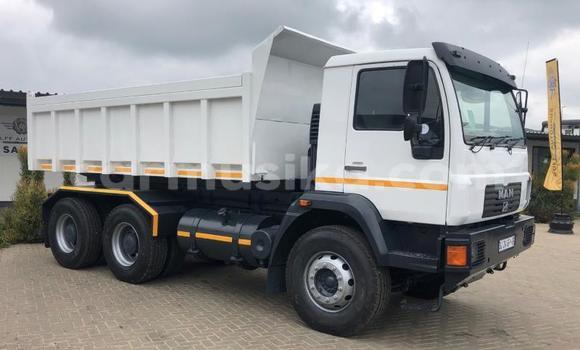 Acheter Occasion Utilitaire Man Silent Blanc à Beitbridge, Matabeleland South Acheter Occasion Utilitaire Man Silent Blanc à Beitbridge, Matabeleland South