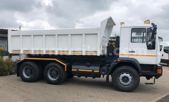 Acheter Occasion Utilitaire Man Silent Blanc à Beitbridge, Matabeleland South Acheter Occasion Utilitaire Man Silent Blanc à Beitbridge, Matabeleland South