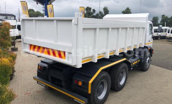 Acheter Occasion Utilitaire Man Silent Blanc à Beitbridge, Matabeleland South Acheter Occasion Utilitaire Man Silent Blanc à Beitbridge, Matabeleland South