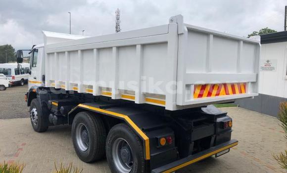 Acheter Occasion Utilitaire Man Silent Blanc à Beitbridge, Matabeleland South Acheter Occasion Utilitaire Man Silent Blanc à Beitbridge, Matabeleland South