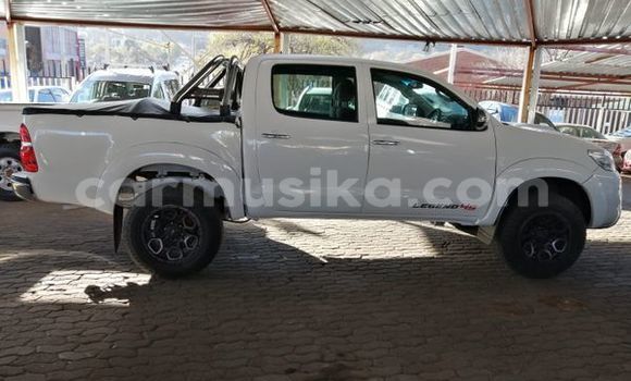 Buy Used Toyota Hilux White Car in Beitbridge in Matabeleland South