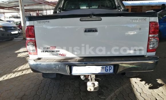 Buy Used Toyota Hilux White Car in Beitbridge in Matabeleland South Buy Used Toyota Hilux White Car in Beitbridge in Matabeleland South