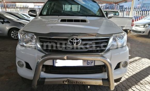 Buy Used Toyota Hilux White Car in Beitbridge in Matabeleland South Buy Used Toyota Hilux White Car in Beitbridge in Matabeleland South