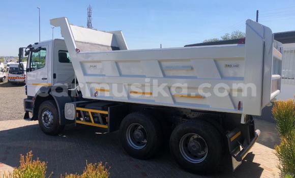 Acheter Occasion Utilitaire Mercedes‒Benz Atego Blanc à Beitbridge, Matabeleland South Acheter Occasion Utilitaire Mercedes‒Benz Atego Blanc à Beitbridge, Matabeleland South