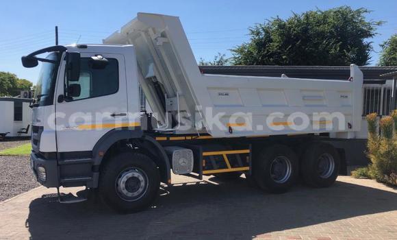 Acheter Occasion Utilitaire Mercedes‒Benz Atego Blanc à Beitbridge, Matabeleland South Acheter Occasion Utilitaire Mercedes‒Benz Atego Blanc à Beitbridge, Matabeleland South