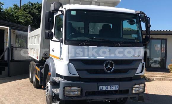 Acheter Occasion Utilitaire Mercedes‒Benz Atego Blanc à Beitbridge, Matabeleland South Acheter Occasion Utilitaire Mercedes‒Benz Atego Blanc à Beitbridge, Matabeleland South