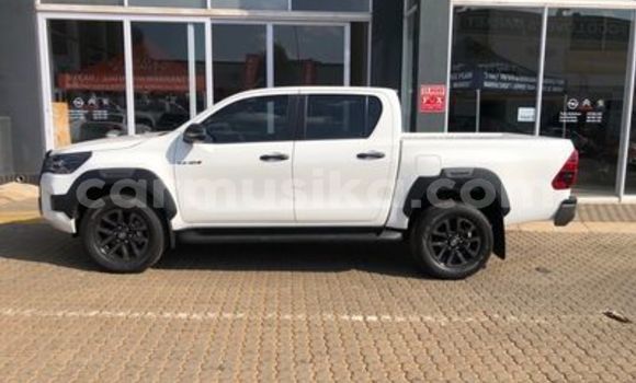 Buy Used Toyota Hilux White Car in Beitbridge in Matabeleland South