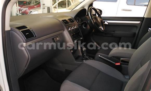 Acheter Occasion Voiture Volkswagen Touran Blanc à Beitbridge, Matabeleland South Acheter Occasion Voiture Volkswagen Touran Blanc à Beitbridge, Matabeleland South