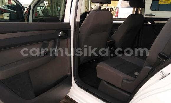 Acheter Occasion Voiture Volkswagen Touran Blanc à Beitbridge, Matabeleland South Acheter Occasion Voiture Volkswagen Touran Blanc à Beitbridge, Matabeleland South