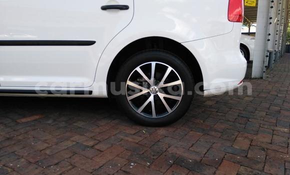 Acheter Occasion Voiture Volkswagen Touran Blanc à Beitbridge, Matabeleland South Acheter Occasion Voiture Volkswagen Touran Blanc à Beitbridge, Matabeleland South