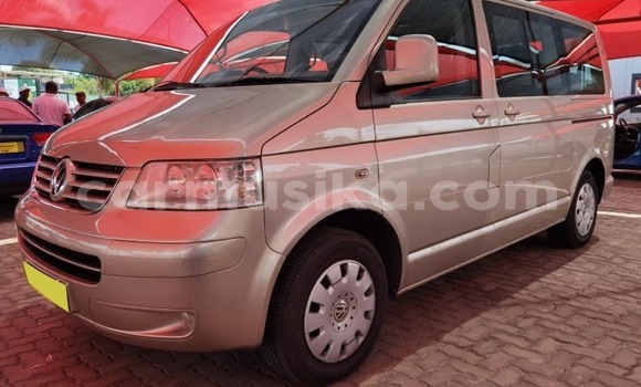 Acheter Occasion Voiture Volkswagen Caravelle Gris à Beitbridge, Matabeleland South Acheter Occasion Voiture Volkswagen Caravelle Gris à Beitbridge, Matabeleland South