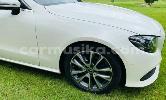 Buy Used Mercedes‒Benz E–Class White Car in Beitbridge in Matabeleland South Buy Used Mercedes‒Benz E–Class White Car in Beitbridge in Matabeleland South