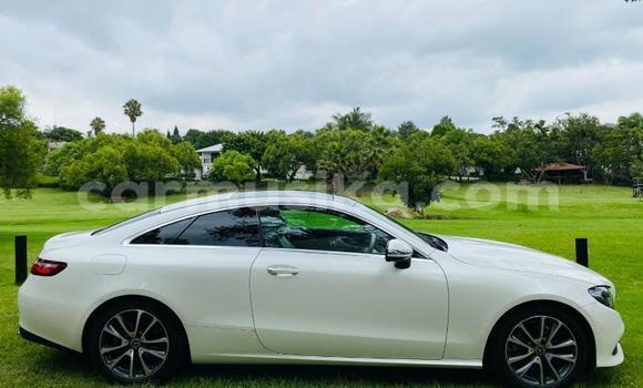 Buy Used Mercedes‒Benz E–Class White Car in Beitbridge in Matabeleland South Buy Used Mercedes‒Benz E–Class White Car in Beitbridge in Matabeleland South