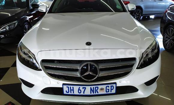 Acheter Occasion Voiture Mercedes‒Benz C-klasse Blanc à Beitbridge, Matabeleland South Acheter Occasion Voiture Mercedes‒Benz C-klasse Blanc à Beitbridge, Matabeleland South