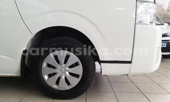 Tenga Tsaru Toyota Hiace Chena Mota in Beitbridge in Matabeleland South Tenga Tsaru Toyota Hiace Chena Mota in Beitbridge in Matabeleland South