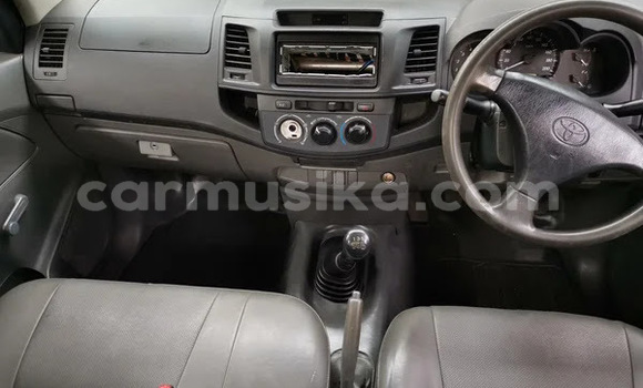 Buy Used Toyota Hilux Red Car in Beitbridge in Matabeleland South Buy Used Toyota Hilux Red Car in Beitbridge in Matabeleland South