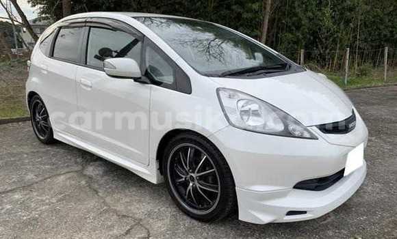 Nunua Ilio tumika Honda Fit Nyeupe Gari ndani ya Beitbridge nchini Matabeleland Kusini