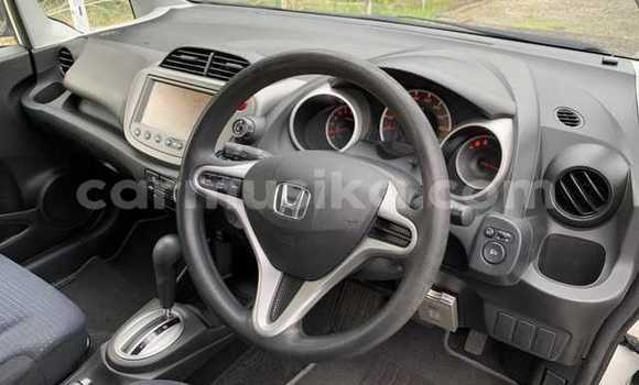 Acheter Occasion Voiture Honda Fit Blanc à Beitbridge, Matabeleland South Acheter Occasion Voiture Honda Fit Blanc à Beitbridge, Matabeleland South