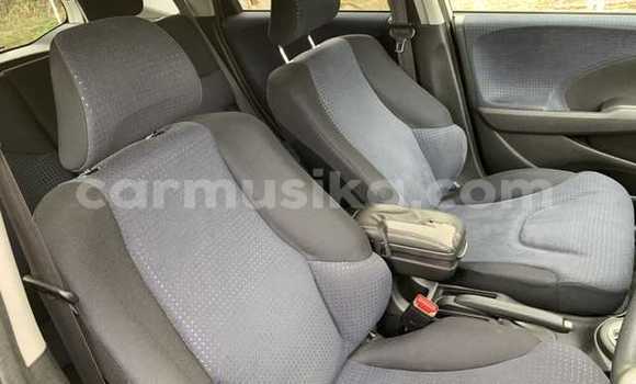 Acheter Occasion Voiture Honda Fit Blanc à Beitbridge, Matabeleland South Acheter Occasion Voiture Honda Fit Blanc à Beitbridge, Matabeleland South