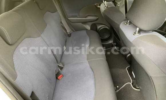 Acheter Occasion Voiture Honda Fit Blanc à Beitbridge, Matabeleland South Acheter Occasion Voiture Honda Fit Blanc à Beitbridge, Matabeleland South