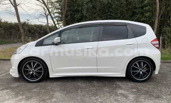 Acheter Occasion Voiture Honda Fit Blanc à Beitbridge, Matabeleland South Acheter Occasion Voiture Honda Fit Blanc à Beitbridge, Matabeleland South