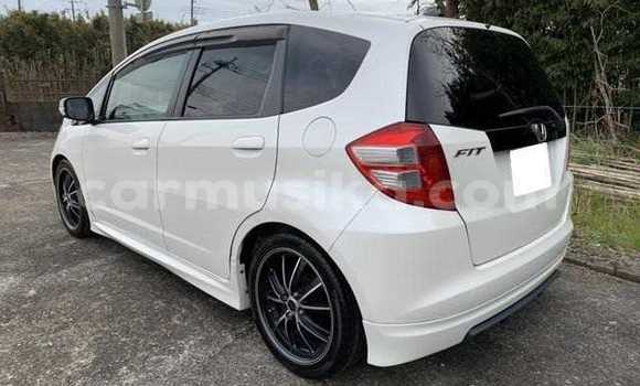 Acheter Occasion Voiture Honda Fit Blanc à Beitbridge, Matabeleland South Acheter Occasion Voiture Honda Fit Blanc à Beitbridge, Matabeleland South
