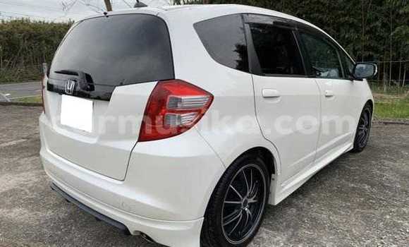 Acheter Occasion Voiture Honda Fit Blanc à Beitbridge, Matabeleland South Acheter Occasion Voiture Honda Fit Blanc à Beitbridge, Matabeleland South