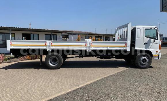 Tenga Tsaru Hino 300 Chena Rori in Beitbridge in Matabeleland South Tenga Tsaru Hino 300 Chena Rori in Beitbridge in Matabeleland South