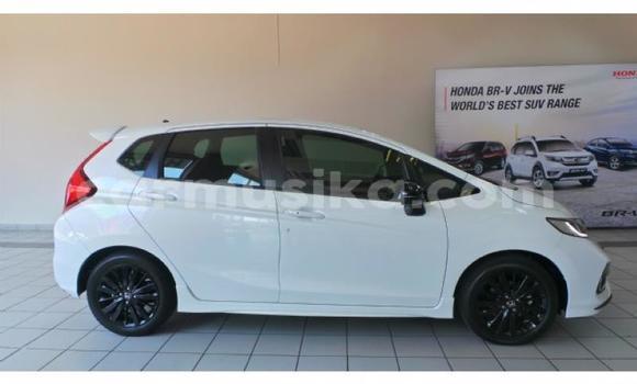 Buy Used Honda Jazz White Car in Beitbridge in Matabeleland South Buy Used Honda Jazz White Car in Beitbridge in Matabeleland South