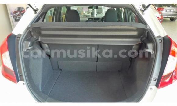 Buy Used Honda Jazz White Car in Beitbridge in Matabeleland South Buy Used Honda Jazz White Car in Beitbridge in Matabeleland South