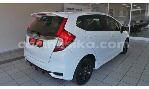 Buy Used Honda Jazz White Car in Beitbridge in Matabeleland South Buy Used Honda Jazz White Car in Beitbridge in Matabeleland South
