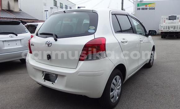 Acheter Occasion Voiture Toyota Vitz Blanc à Beitbridge, Matabeleland South Acheter Occasion Voiture Toyota Vitz Blanc à Beitbridge, Matabeleland South