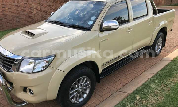 Tenga Tsaru Toyota Hilux Zvimwe Mota in Beitbridge in Matabeleland South Tenga Tsaru Toyota Hilux Zvimwe Mota in Beitbridge in Matabeleland South