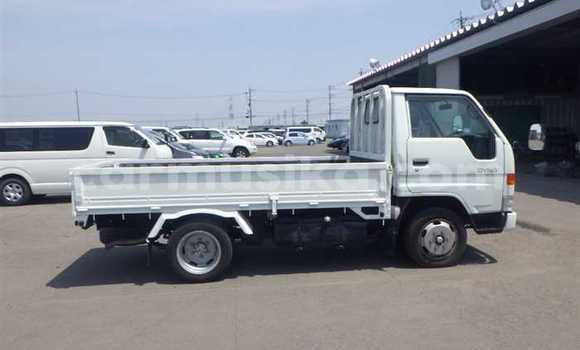 Nunua Ilio tumika Toyota Dyna Nyeupe Gari ndani ya Beitbridge nchini Matabeleland Kusini Nunua Ilio tumika Toyota Dyna Nyeupe Gari ndani ya Beitbridge nchini Matabeleland Kusini