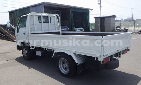 Nunua Ilio tumika Toyota Dyna Nyeupe Gari ndani ya Beitbridge nchini Matabeleland Kusini Nunua Ilio tumika Toyota Dyna Nyeupe Gari ndani ya Beitbridge nchini Matabeleland Kusini