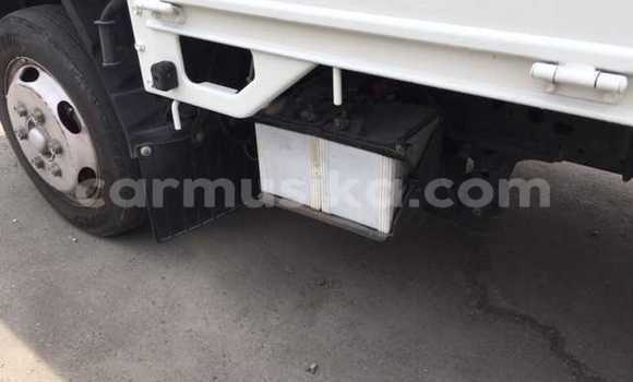 Nunua Ilio tumika Toyota Dyna Nyeupe Gari ndani ya Beitbridge nchini Matabeleland Kusini Nunua Ilio tumika Toyota Dyna Nyeupe Gari ndani ya Beitbridge nchini Matabeleland Kusini