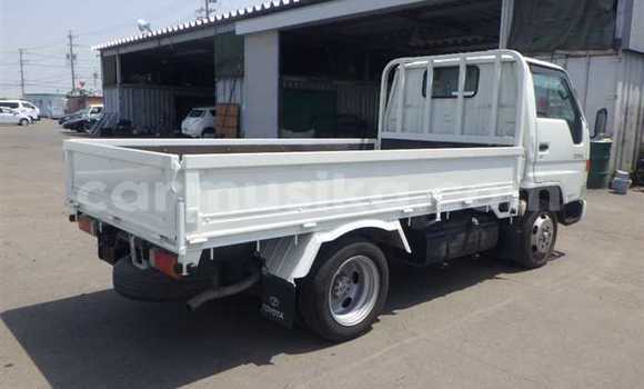 Nunua Ilio tumika Toyota Dyna Nyeupe Gari ndani ya Beitbridge nchini Matabeleland Kusini Nunua Ilio tumika Toyota Dyna Nyeupe Gari ndani ya Beitbridge nchini Matabeleland Kusini