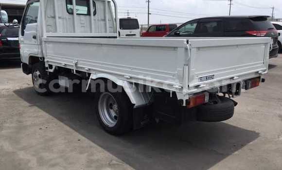 Nunua Ilio tumika Toyota Dyna Nyeupe Gari ndani ya Beitbridge nchini Matabeleland Kusini Nunua Ilio tumika Toyota Dyna Nyeupe Gari ndani ya Beitbridge nchini Matabeleland Kusini