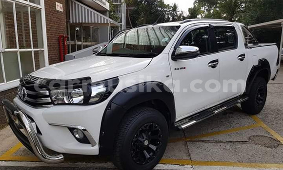 Buy Used Toyota Hilux White Car in Beitbridge in Matabeleland South Buy Used Toyota Hilux White Car in Beitbridge in Matabeleland South