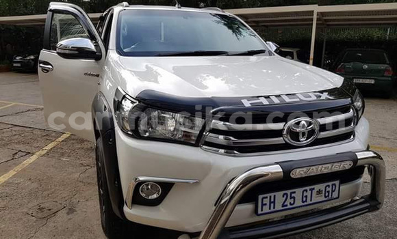 Buy Used Toyota Hilux White Car in Beitbridge in Matabeleland South Buy Used Toyota Hilux White Car in Beitbridge in Matabeleland South