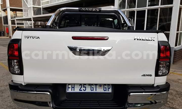 Buy Used Toyota Hilux White Car in Beitbridge in Matabeleland South Buy Used Toyota Hilux White Car in Beitbridge in Matabeleland South