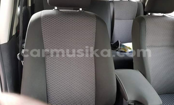 Buy Used Toyota Hilux White Car in Beitbridge in Matabeleland South Buy Used Toyota Hilux White Car in Beitbridge in Matabeleland South