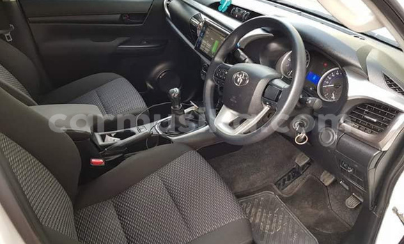 Buy Used Toyota Hilux White Car in Beitbridge in Matabeleland South Buy Used Toyota Hilux White Car in Beitbridge in Matabeleland South
