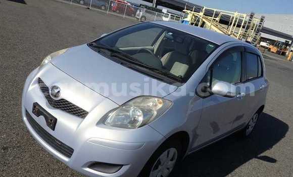 Acheter Occasion Voiture Toyota Vitz Gris à Beitbridge, Matabeleland South Acheter Occasion Voiture Toyota Vitz Gris à Beitbridge, Matabeleland South