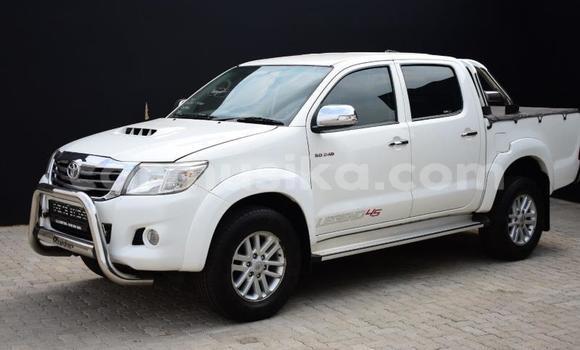 Buy Used Toyota Hilux White Car in Beitbridge in Matabeleland South