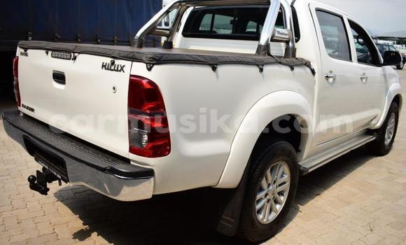 Buy Used Toyota Hilux White Car in Beitbridge in Matabeleland South Buy Used Toyota Hilux White Car in Beitbridge in Matabeleland South
