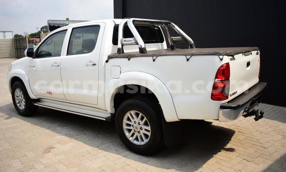 Buy Used Toyota Hilux White Car in Beitbridge in Matabeleland South Buy Used Toyota Hilux White Car in Beitbridge in Matabeleland South
